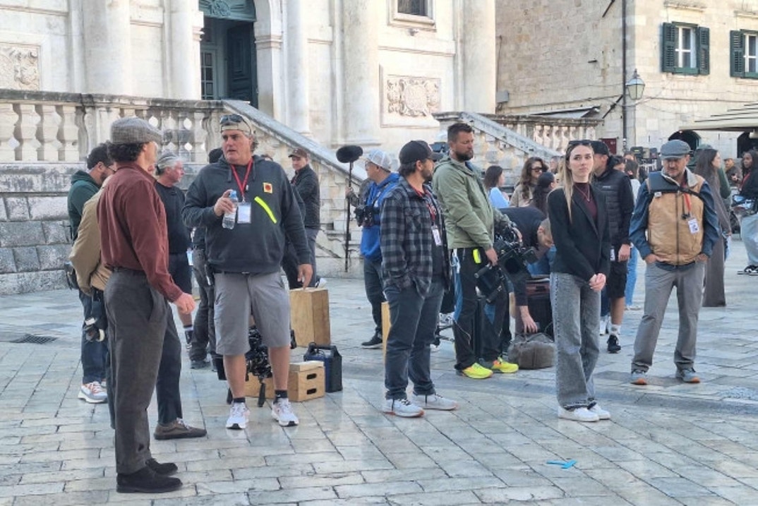 On Set of Outer Banks 7