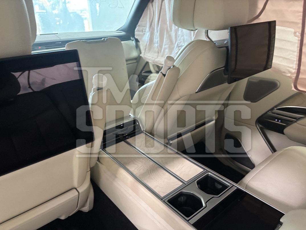 Tiger Woods Car Crash Aftermath Photos 17