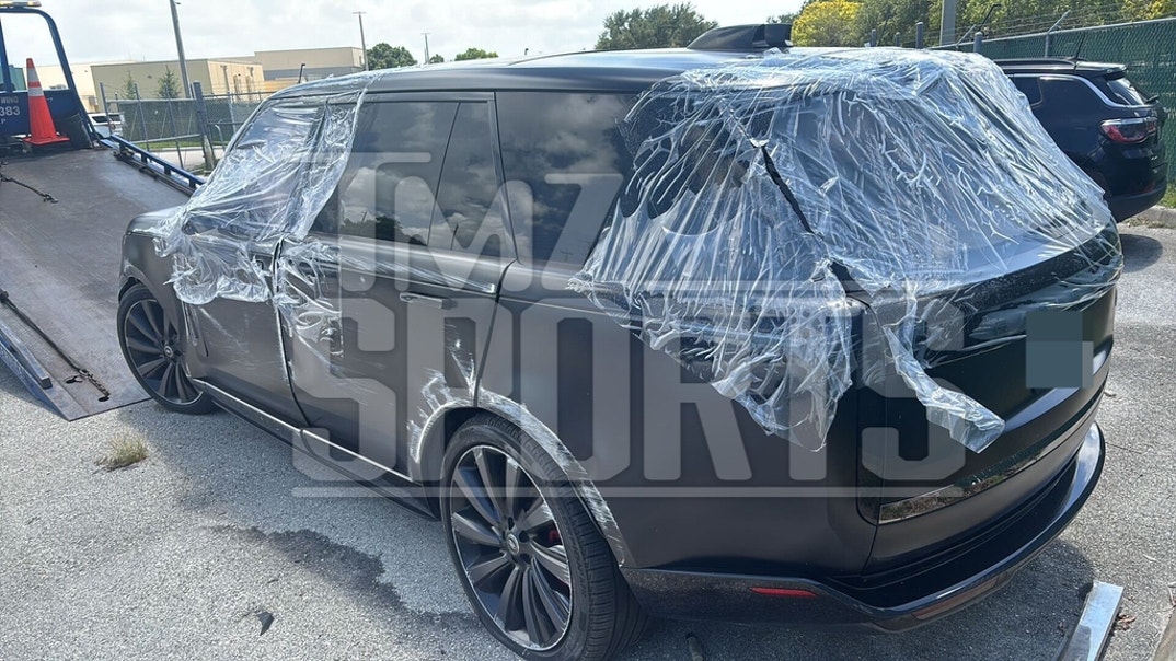 Tiger Woods Car Crash Aftermath Photos 2