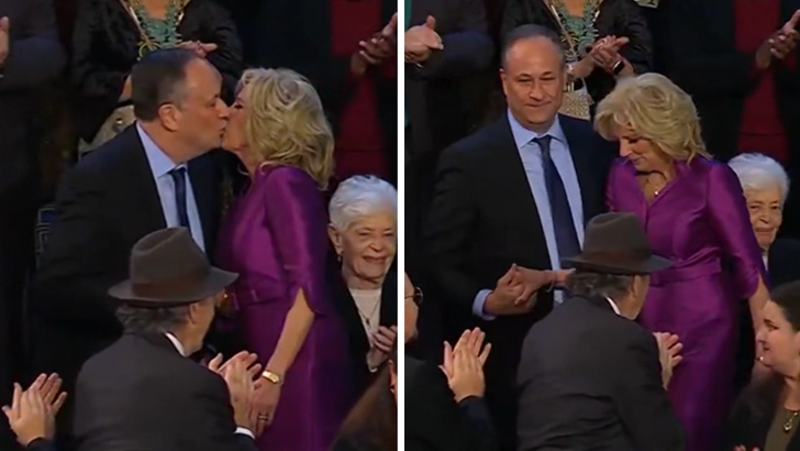 First Lady Jill Biden İkinci Beyefendi Doug Emhoff'u Dudaklarından Öptü