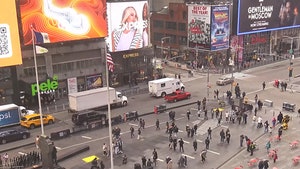 Video Shows New Yorkers in Times Square Unfazed by 4.8 Earthquake