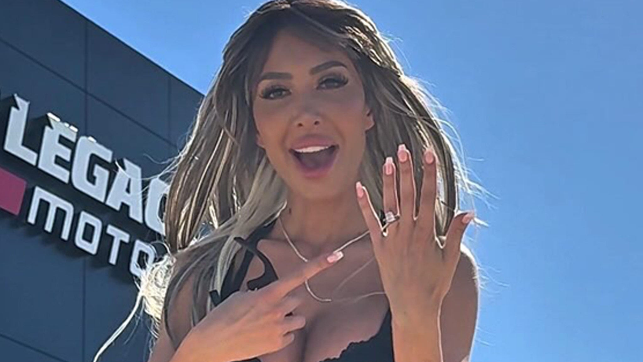 Farrah Abraham Is Not Engaged Despite Online Speculation After Flashing Ring