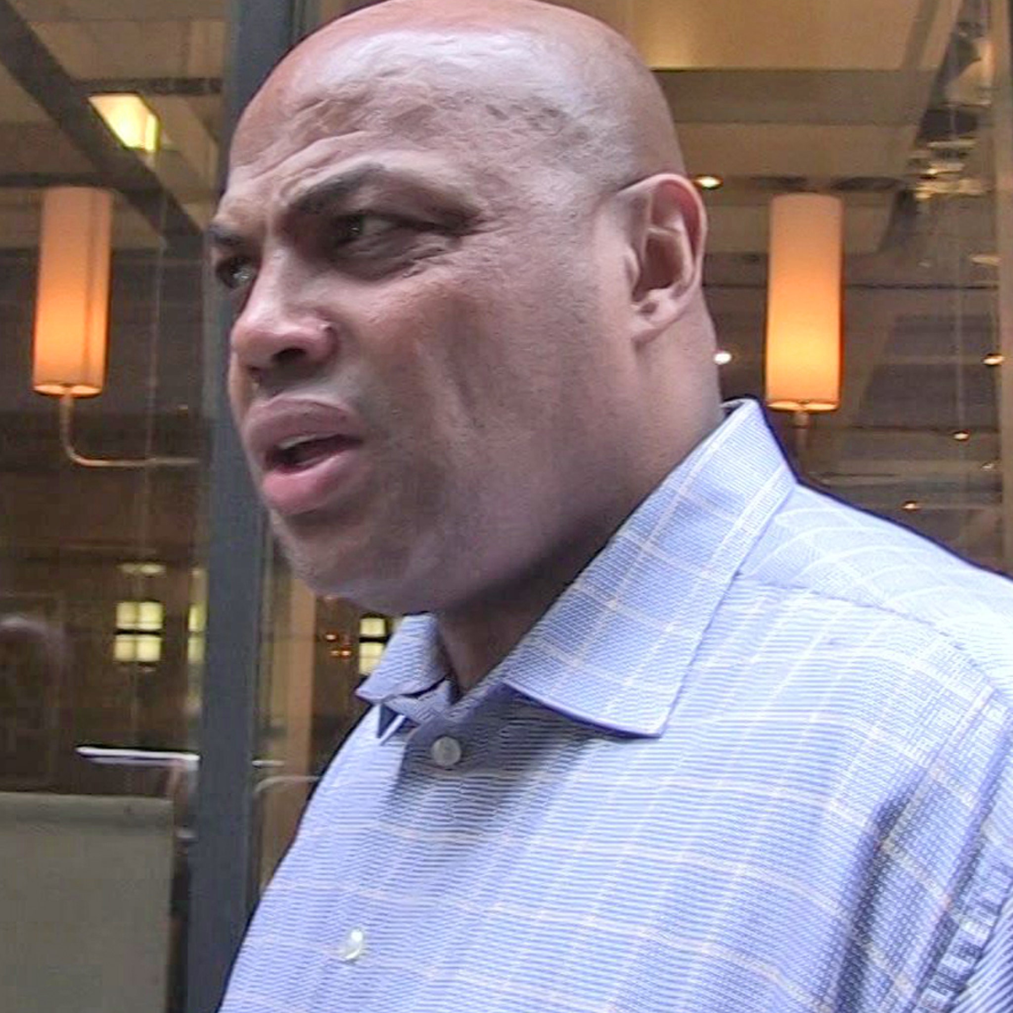 Charles Barkley sorry for 'inappropriate' joke about hitting women