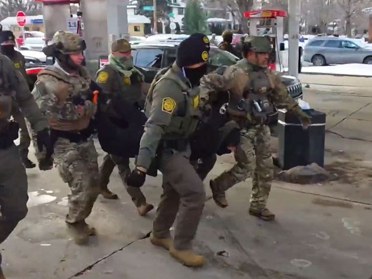 011326_border_patrol_gasolinera_carrying_body