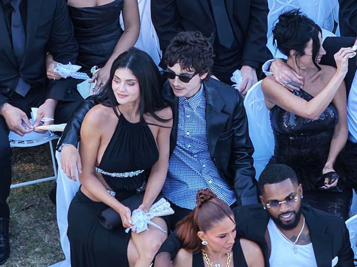 sub-Kykie-Jenner-and-Timothee-Chalamet-backgrid-1