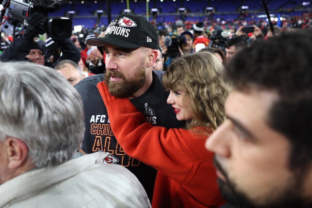 Taylor Swift Travis Kelce After Chiefs Win photos 8