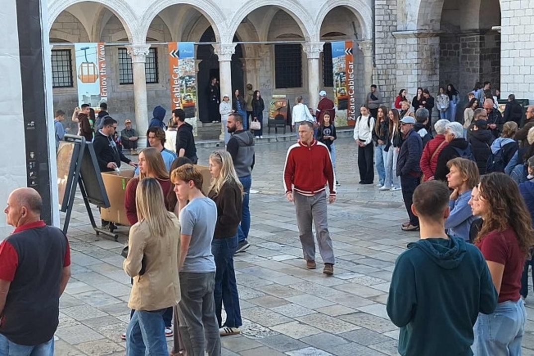 On Set of Outer Banks 1