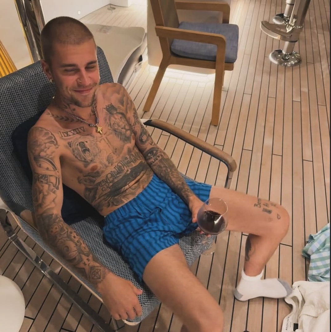 Justin Bieber Shirtless Shots 2