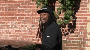 Marshawn Lynch Growls at TMZ Photog, Scares Crap Out Of Him