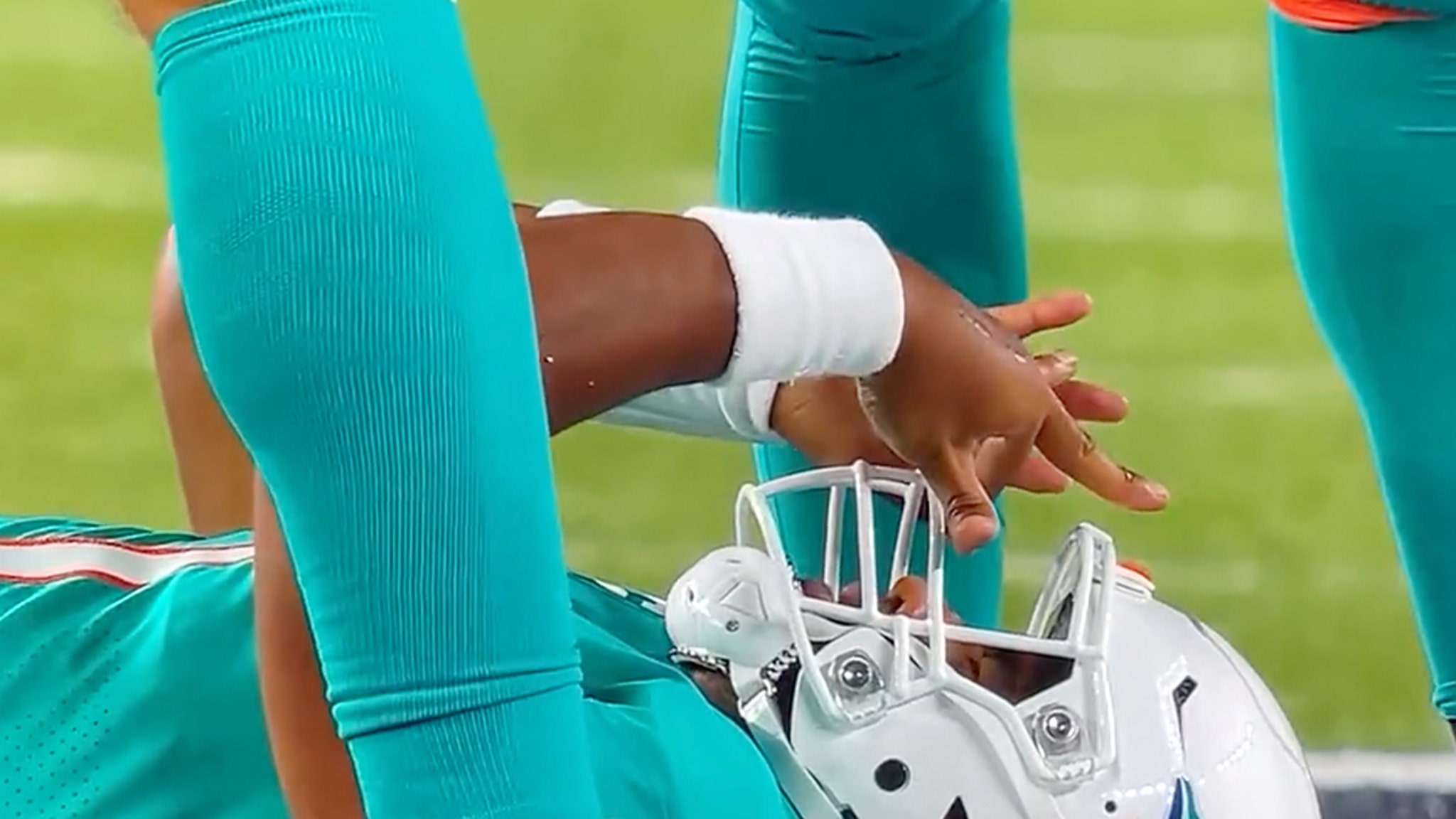 Dolphins Tua Tagovailoa Returns Home After Suffering Head Injury In 