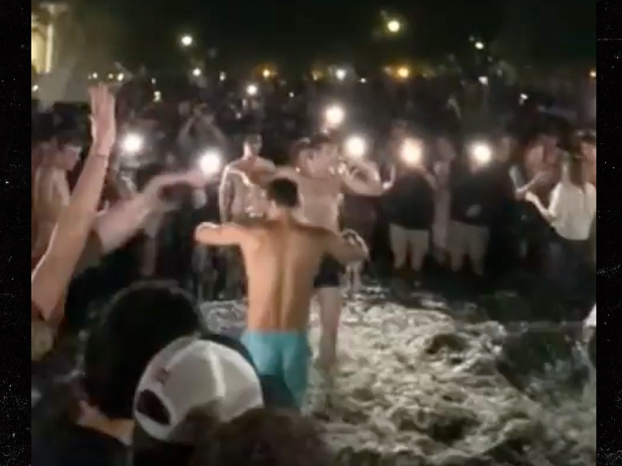 South Carolina Students Plunge Into Campus Fountain To 