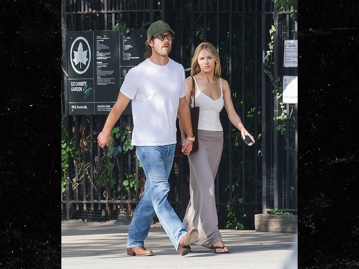 sub-Glen-Powell-and-Michelle-Randolph-the-image-direct-2