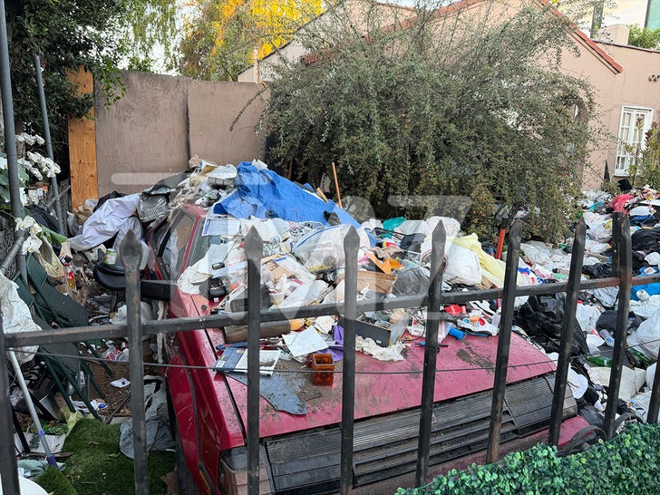 Los Angeles Infamous 'Trash House'