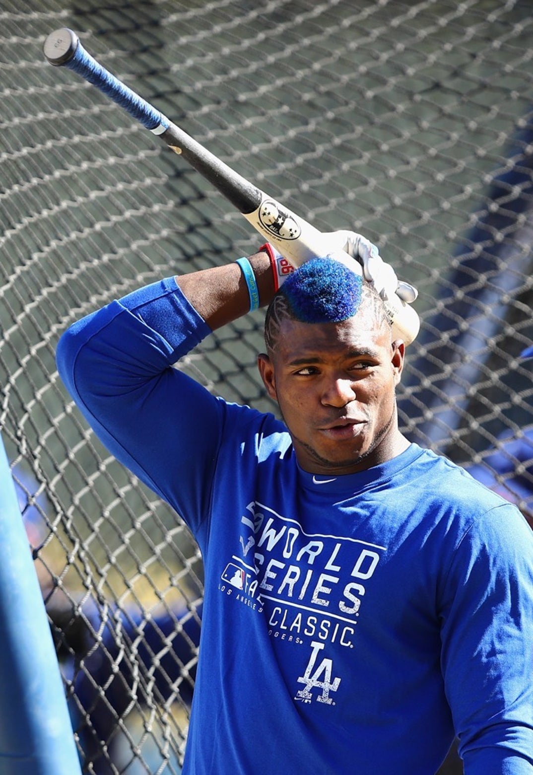 LOOK: Yasiel Puig dyed his hair Dodger Blue for the World Series