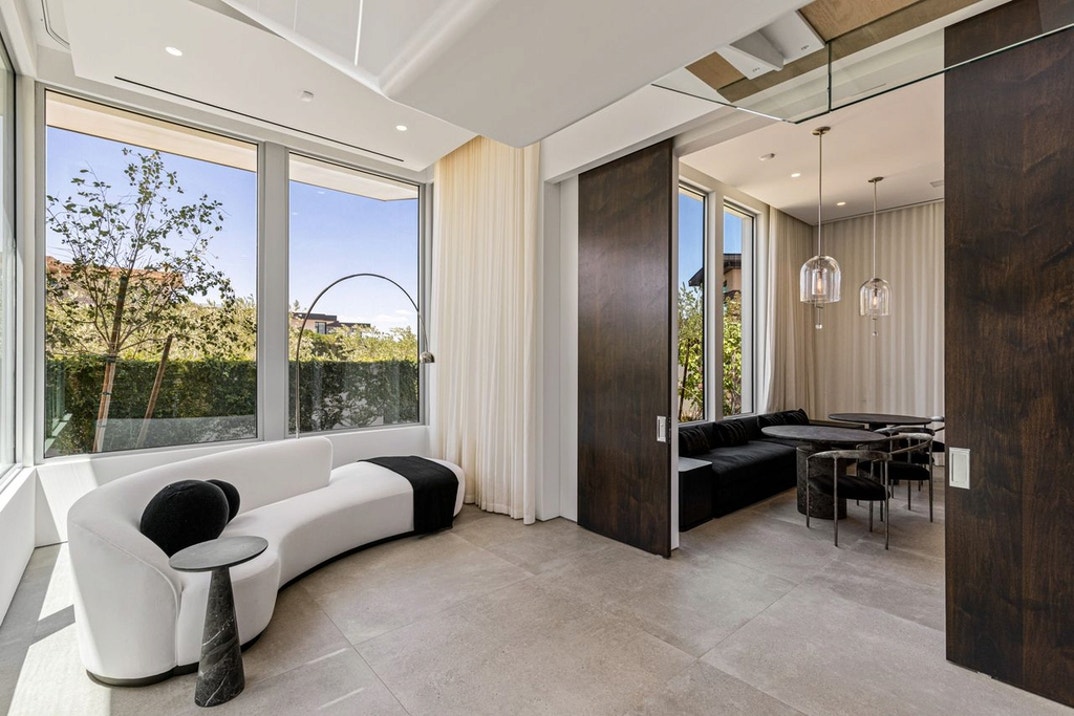 Steve Dimopoulos Home 6