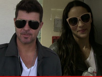 0228-robin-thicke-paula-01