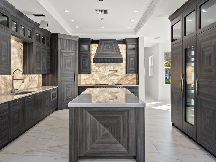 0317-Antonio-Brown-Home-SUB-1