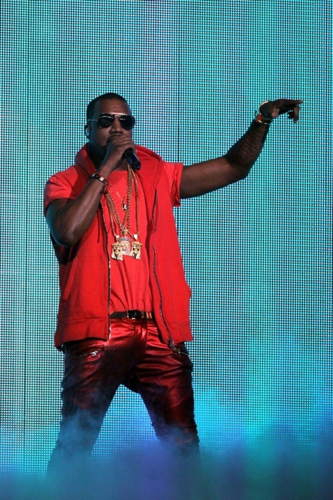 1027_kanye_performance_photos_17