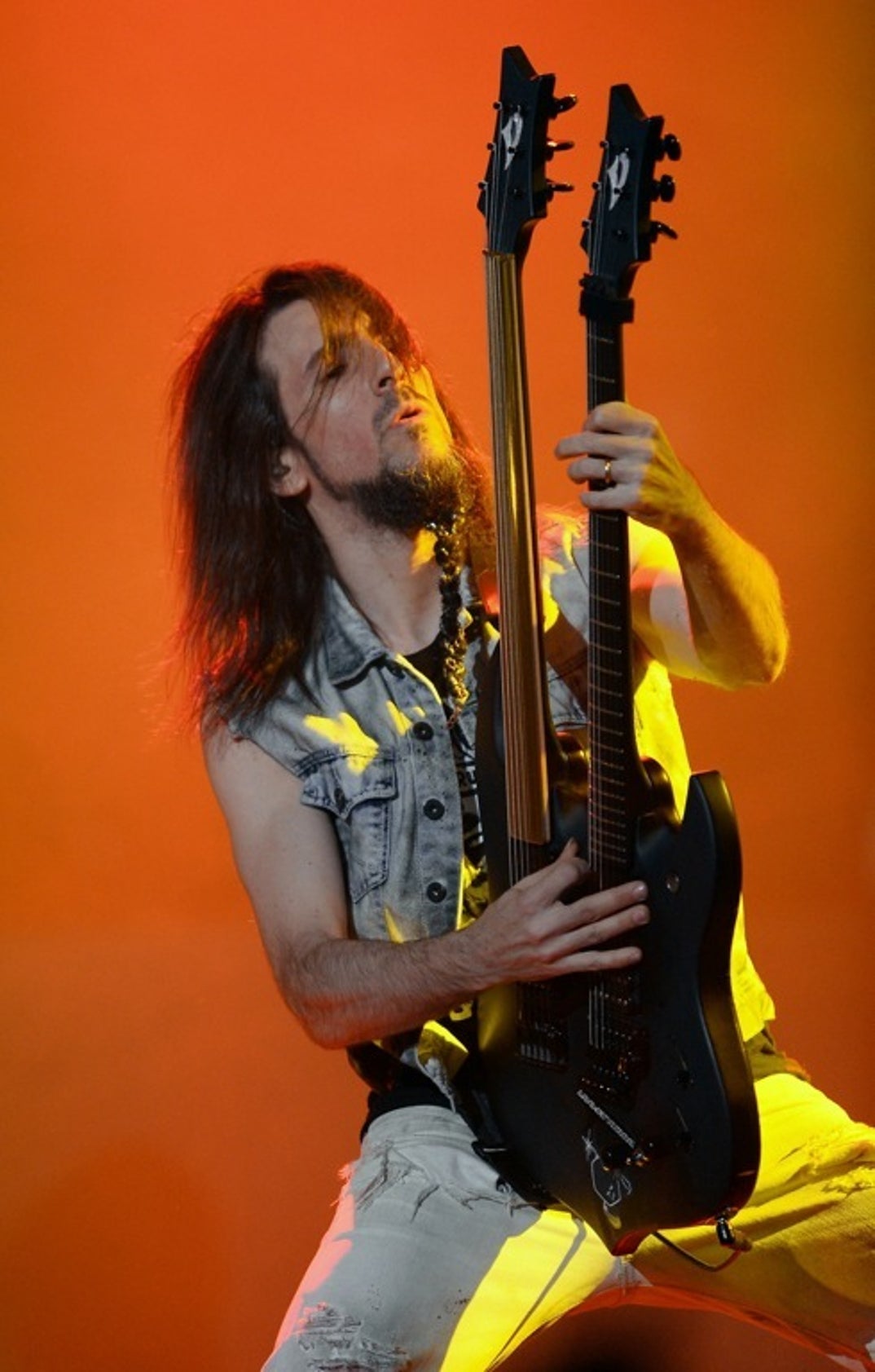 0401_gunsnroses_performance00