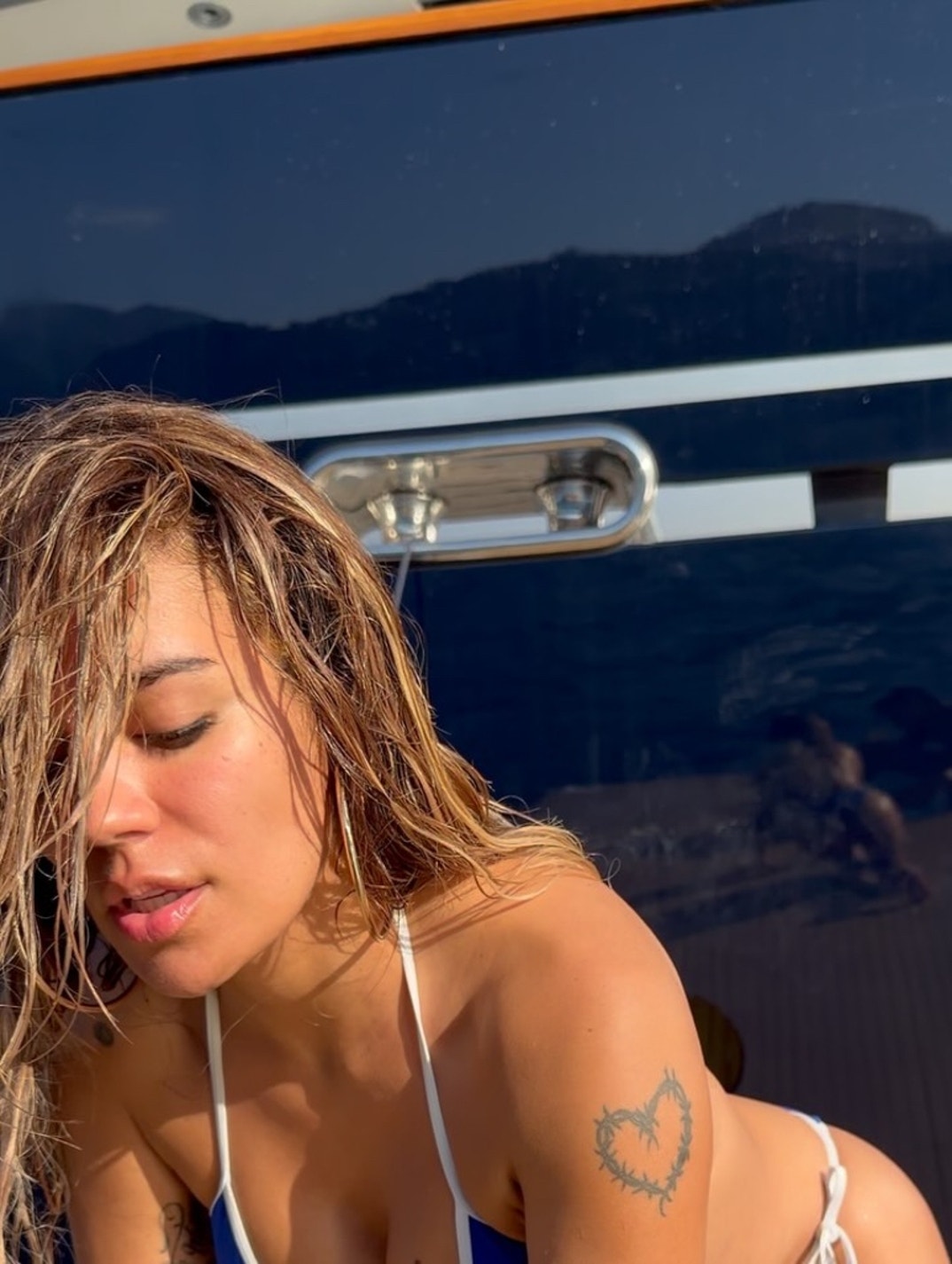 Karol G Hot Shots 4