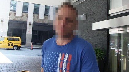 070225_guess_who_joey_chestnut_kal