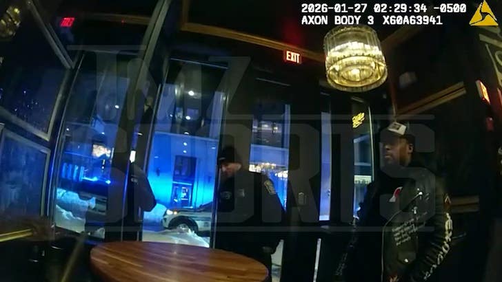 031126_patriots_afterparty_joking_2247363