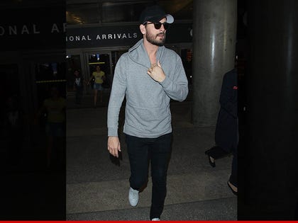 0308-scott-disick-LAX-getty-01