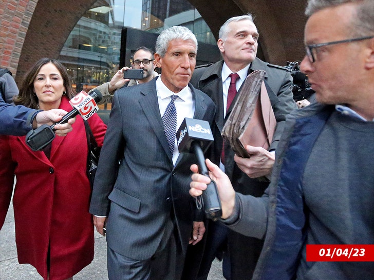 Rick Singer saindo do tribunal Getty 1