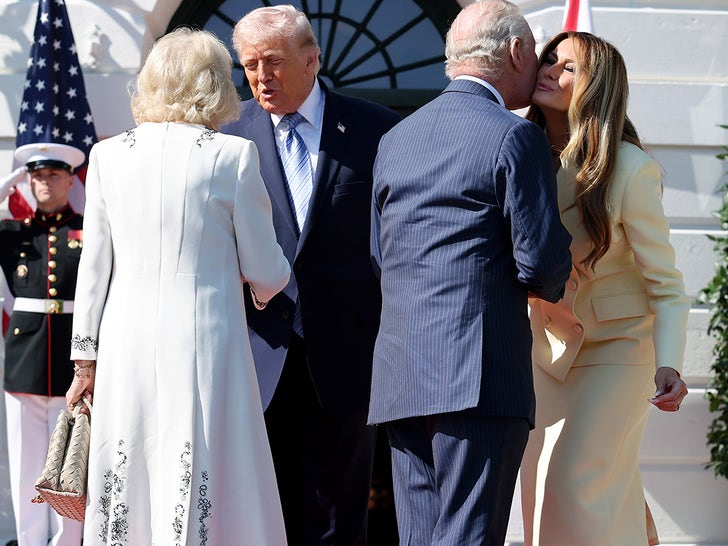 0427-Donald-Trump-Greets-King-Charles-III-En-Queen-Camilla-At-White-House-Sub1
