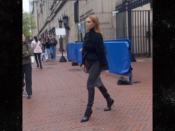 bianca censori at Columbia University ls 2