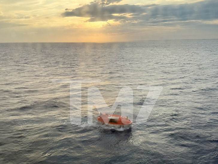 sub-cruise-ship-tmz-1