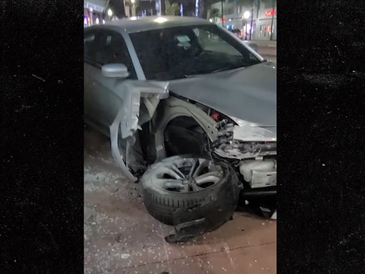 Thieves Crash Car Through Front of Beverly Hills Neiman Marcus – NBC Los  Angeles