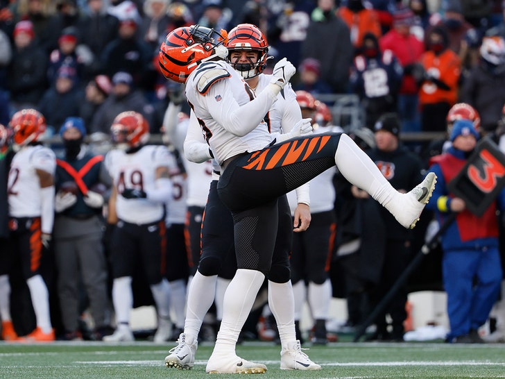 Cincinnati Bengals plane forced to make emergency landing after New England  Patriots victory