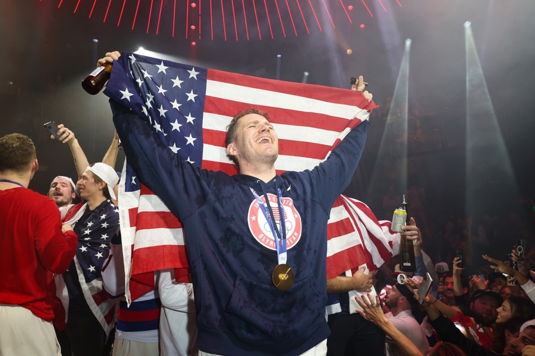 US Hockey Team Celebrate Gold 4