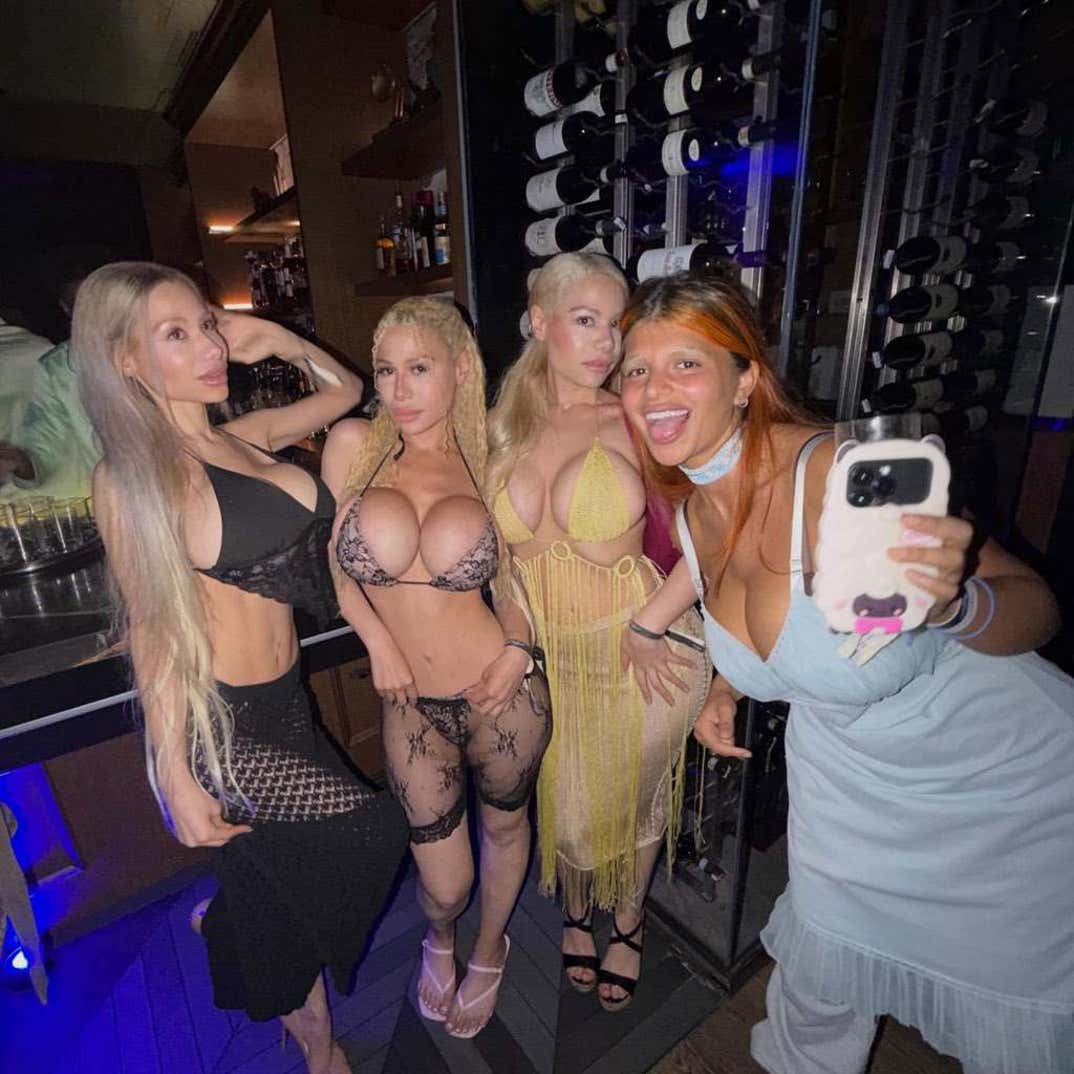 Drake Flexes Lavish Life 4