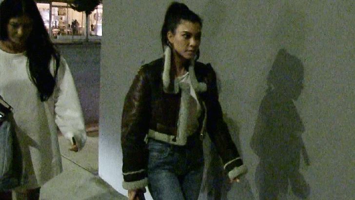 112717_kourtney_kardashian_kal