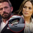 Ben Affleck sai de casa em Los Angeles, onde está hospedado em meio a rumores de separação de Jennifer Lopez