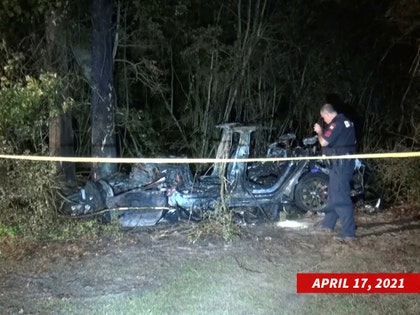 0419-tesla-crash-reuters-01