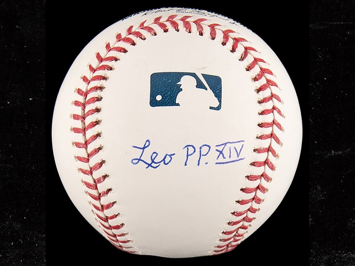 Papa Leo Ball Rowuction firmado 1