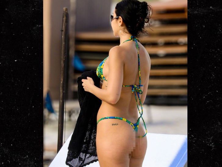1202-chantel-jeffries-string-bikini-descansando-playa-sub1