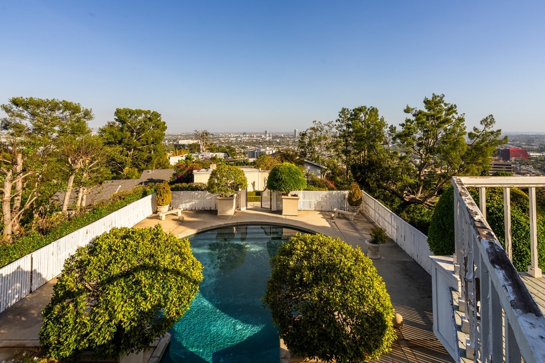 Richard Simmons Hollywood Hills New Photos 28