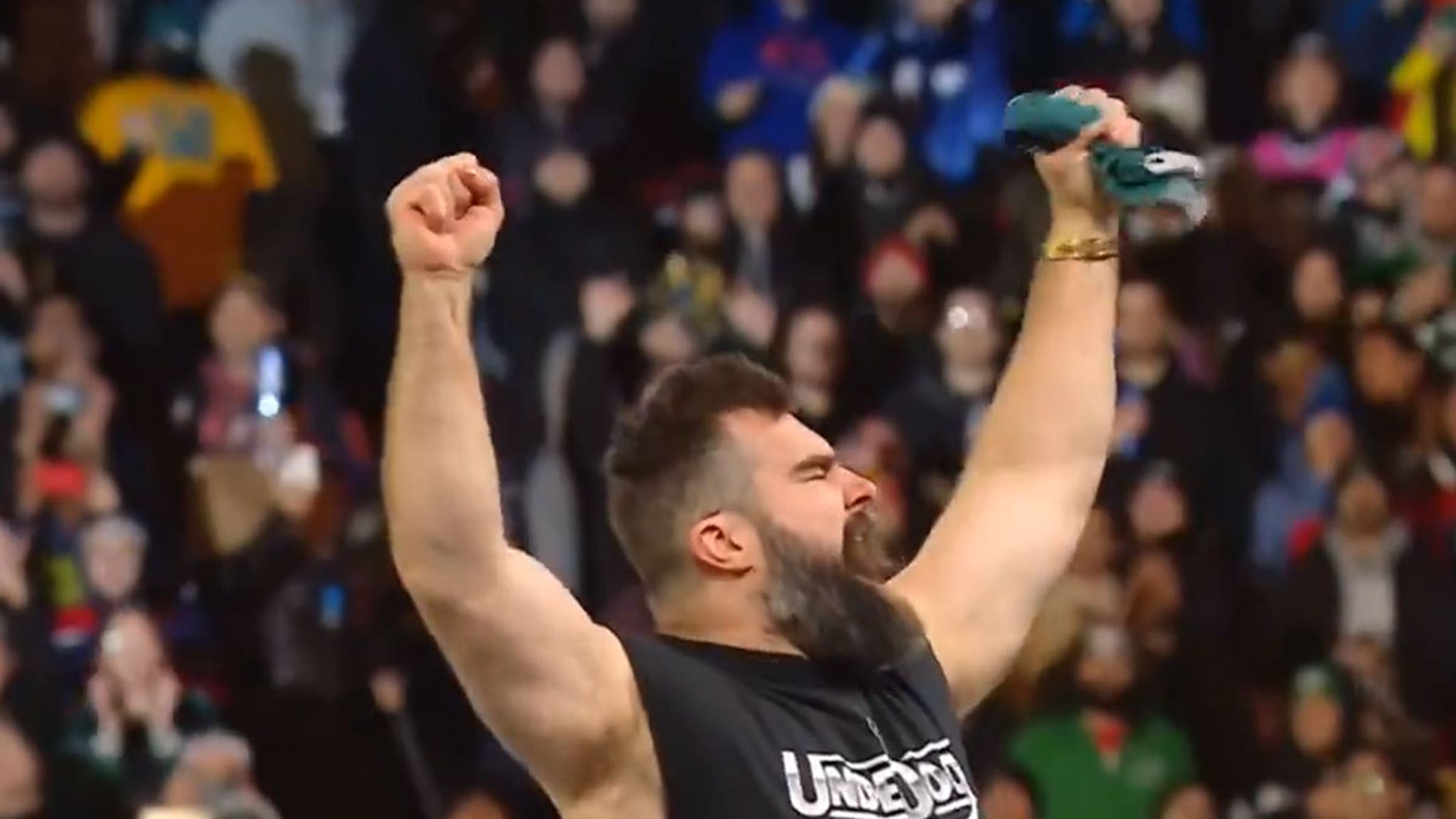 Jason Kelce unexpectedly shows up at WrestleMania 40
