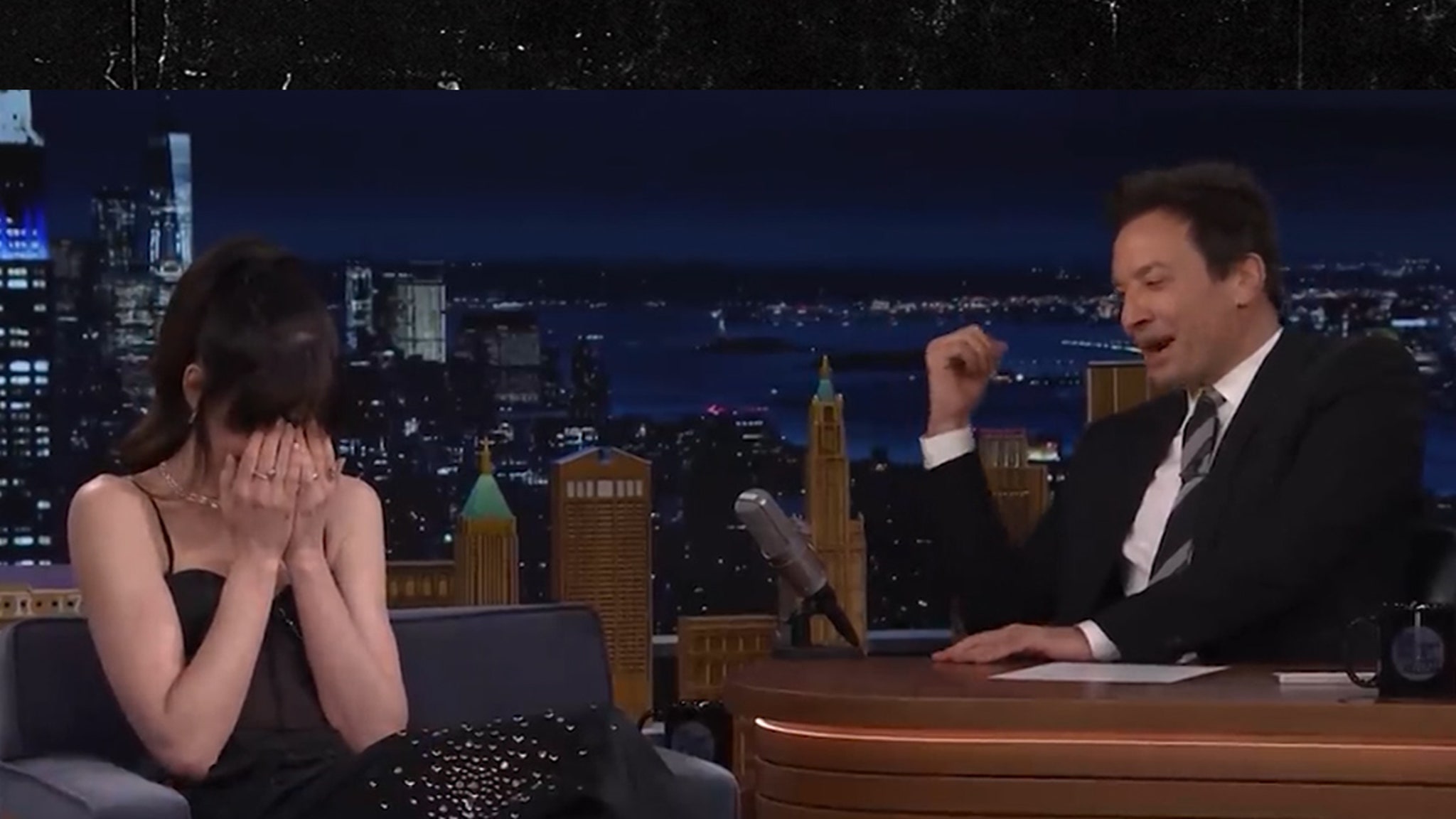 Anne Hathaway Has Embarrassingly Funny Moment On 'The Tonight Show'
