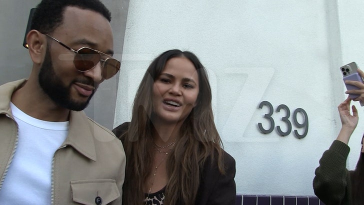 020825_JOHN_LEGEND_CHRISSY_TEIGEN_GIRL_SCOUTS_KAL