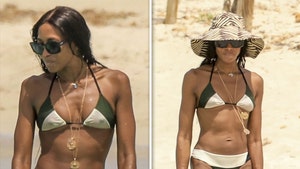 gallery-launch-Naomi-Campbell-backgrid-1