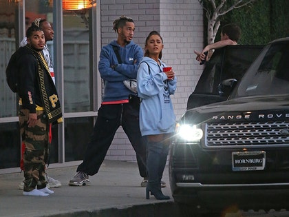 1110-ariana-grande-backgrid-01