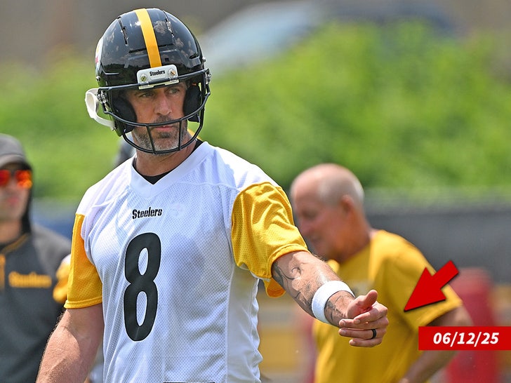 Aaron Rogers Ring Steellers Sub -Getty Swipe