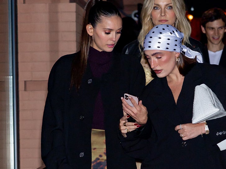 1016-Nina-Dobrev-Victorias-Secret-Fashion-Show-SUB