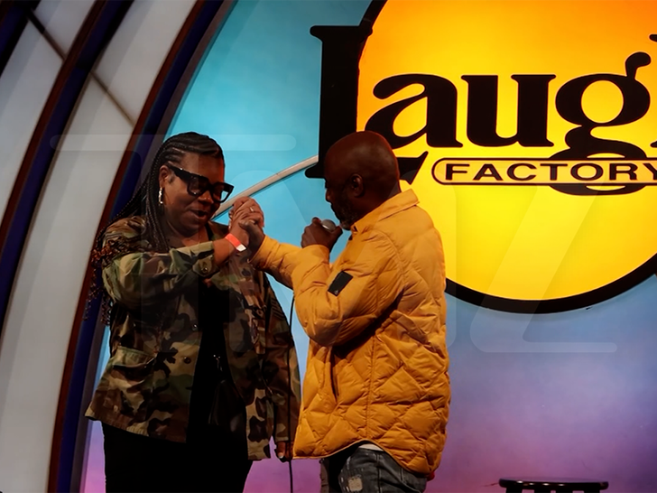 041326_tmz_comedy_crawl_stage_primary