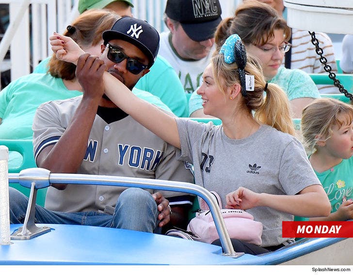 Corinne Olympios DeMario Jackson NOT Dating Disneyland Pics Are a :: 0926-corrine-demario-disney-splash-7